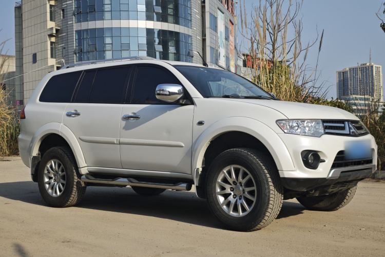 Used Mitsubishi Pajero Sport 2013 3.0L Automatic 4x4 Flagship Edition Exterior 2