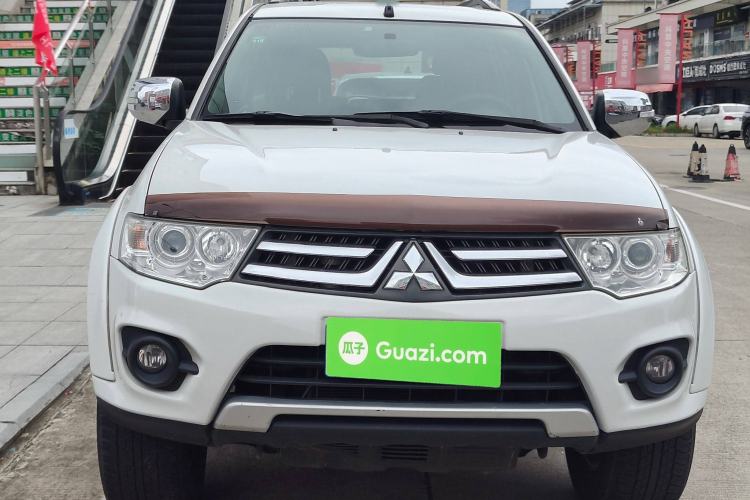 Used Mitsubishi Pajero Sport 2013 3.0L Automatic 4x4 Executive Edition Exterior 2
