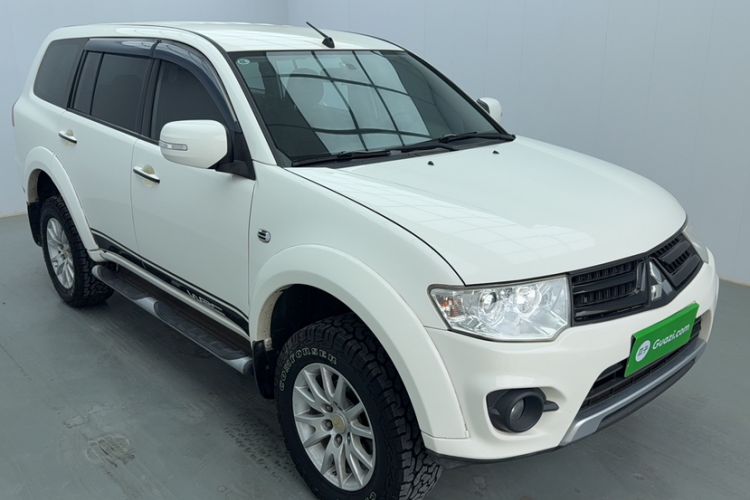 Used Mitsubishi Pajero Sport 2013 2.4L Manual Two-Wheel Drive Comfort Edition Exterior 2