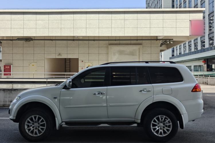 Used Mitsubishi Pajero Sport 2013 3.0L Automatic 4x4 Executive Edition Exterior 3