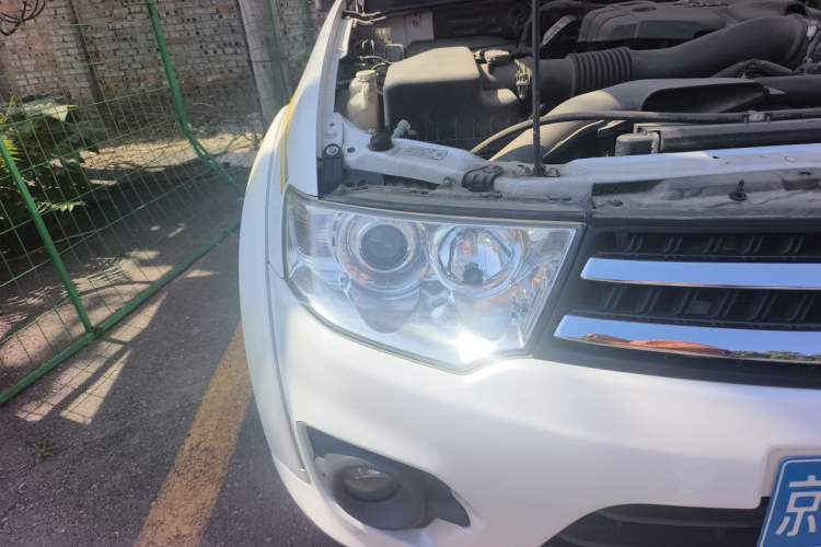 Used Mitsubishi Pajero Sport 2013 3.0L Automatic 4x4 Executive Edition Exterior 3