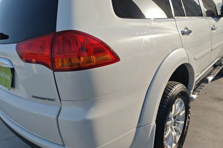 Used Mitsubishi Pajero Sport 2013 3.0L Automatic 4x4 Flagship Edition Exterior 3
