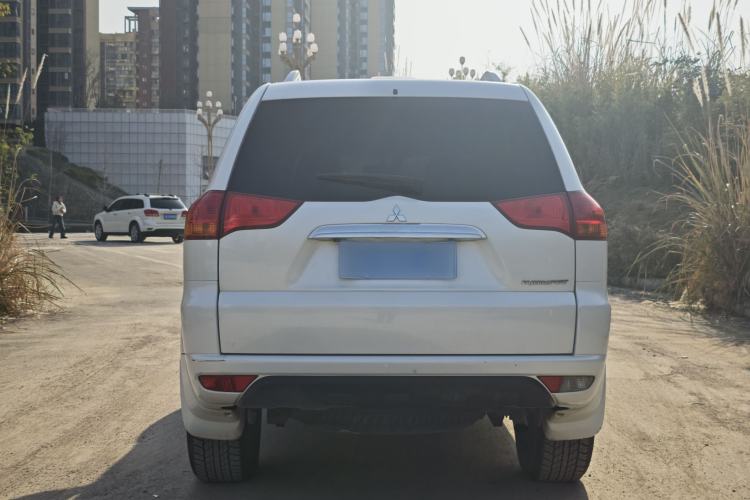 Used Mitsubishi Pajero Sport 2013 3.0L Automatic 4x4 Flagship Edition Exterior 3