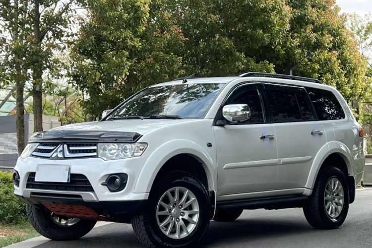 Used Mitsubishi Pajero Sport 2013 3.0L Automatic 4x4 Executive Edition Exterior 3