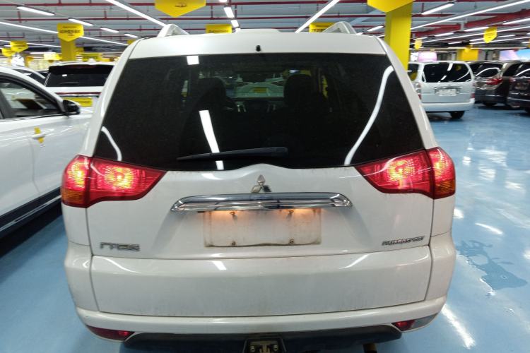 Used Mitsubishi Pajero Sport 2013 3.0L Automatic 4x4 Flagship Edition Exterior 4