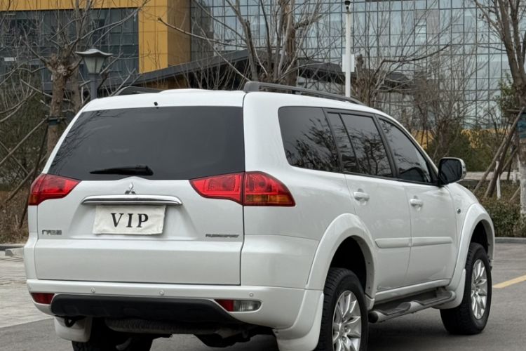 Used Mitsubishi Pajero Sport 2013 3.0L Automatic Two-Wheel Drive Luxury Edition Exterior 4