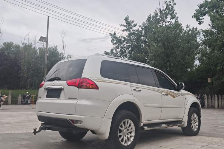 Used Mitsubishi Pajero Sport 2013 3.0L Automatic 4x4 Flagship Edition Exterior 4