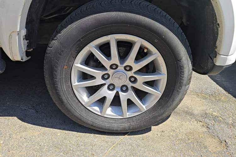 Used Mitsubishi Pajero Sport 2013 2.4L Manual Two-Wheel Drive Comfort Edition Exterior 4
