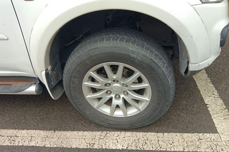 Used Mitsubishi Pajero Sport 2013 3.0L Automatic Two-Wheel Drive Luxury Edition Exterior 4