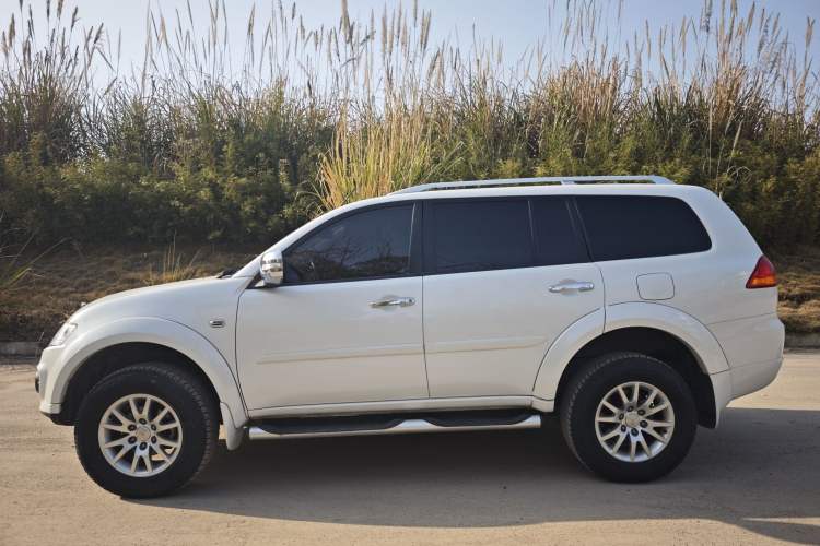 Used Mitsubishi Pajero Sport 2013 3.0L Automatic 4x4 Flagship Edition Exterior 4
