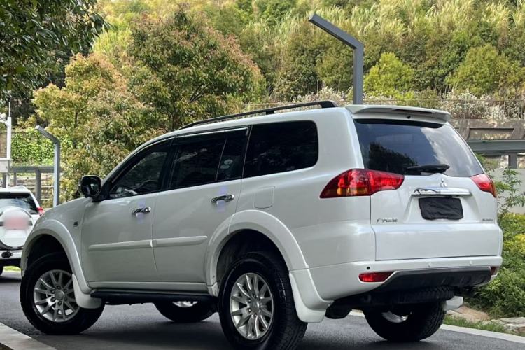 Used Mitsubishi Pajero Sport 2013 3.0L Automatic 4x4 Executive Edition Exterior 4