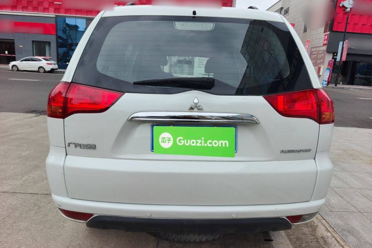 Used Mitsubishi Pajero Sport 2013 3.0L Automatic 4x4 Executive Edition Exterior 4