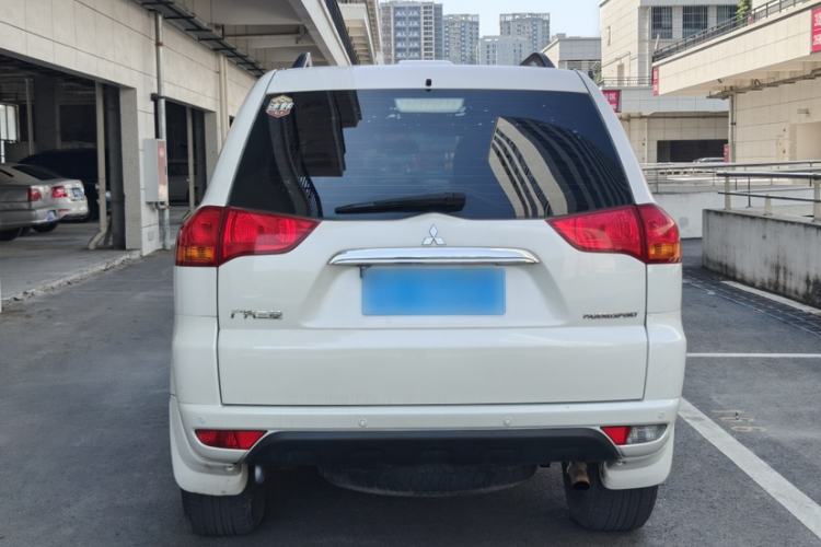 Used Mitsubishi Pajero Sport 2013 3.0L Automatic 4x4 Executive Edition Exterior 5