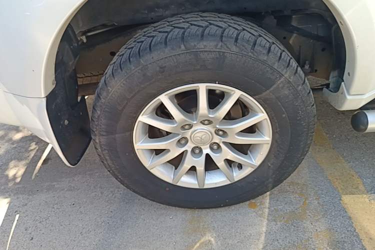 Used Mitsubishi Pajero Sport 2013 3.0L Automatic 4x4 Executive Edition Exterior 5