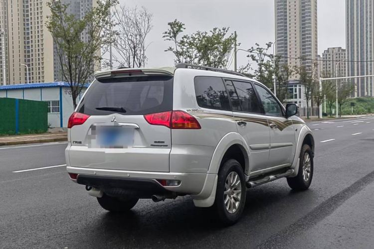Used Mitsubishi Pajero Sport 2013 3.0L Automatic 4x4 Executive Edition Exterior 5