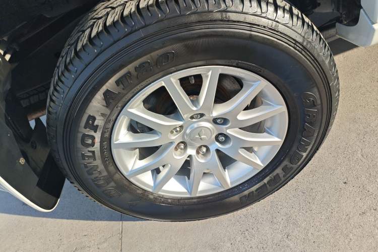 Used Mitsubishi Pajero Sport 2013 3.0L Automatic 4x4 Flagship Edition Exterior 5