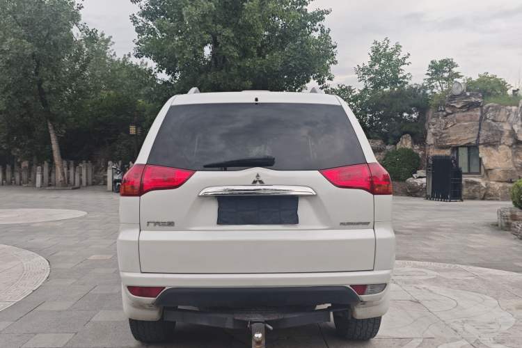 Used Mitsubishi Pajero Sport 2013 3.0L Automatic 4x4 Flagship Edition Exterior 5