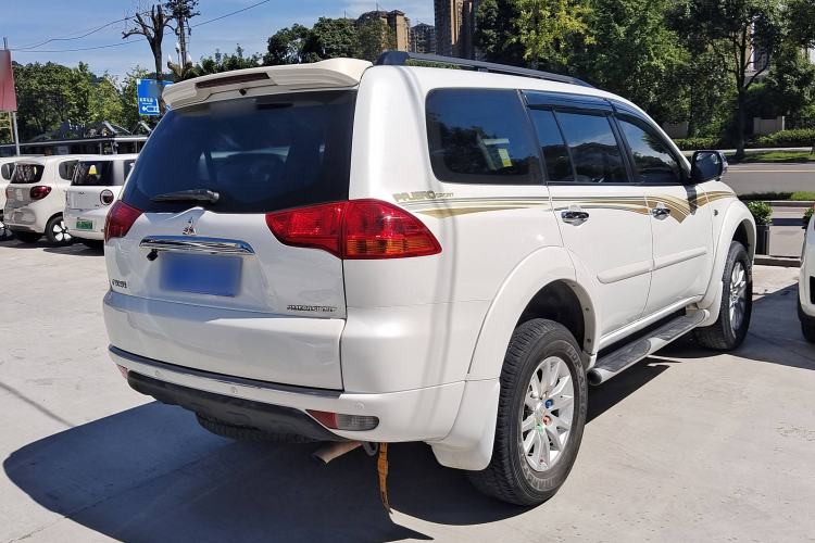 Used Mitsubishi Pajero Sport 2013 3.0L Automatic 4x4 Executive Edition Exterior 5