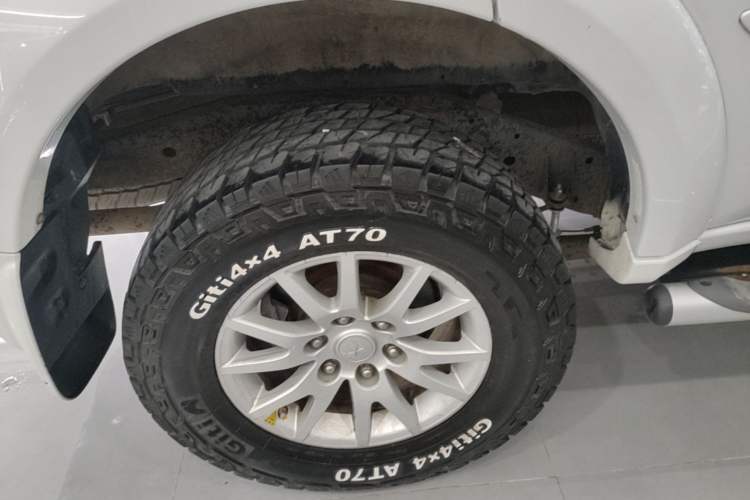 Used Mitsubishi Pajero Sport 2013 3.0L Automatic 4x4 Executive Edition Exterior 5