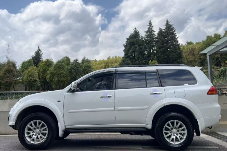 Used Mitsubishi Pajero Sport 2013 3.0L Automatic 4x4 Executive Edition Exterior 5