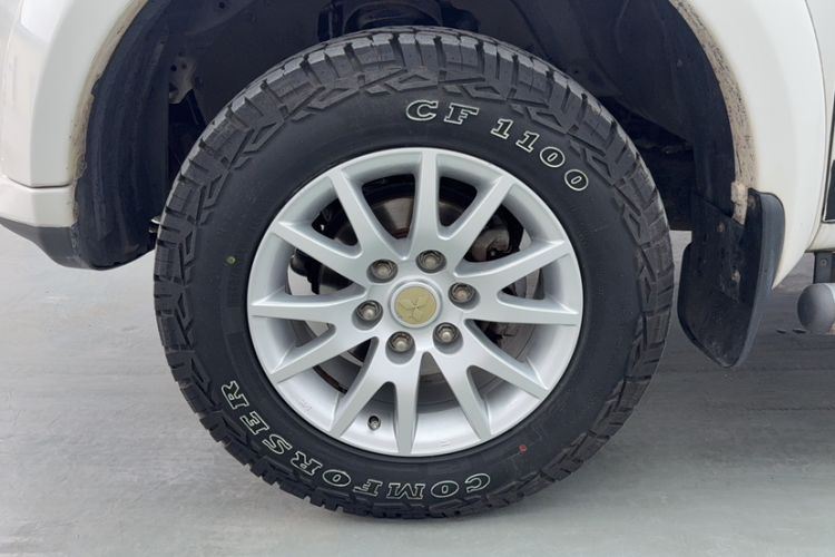 Used Mitsubishi Pajero Sport 2013 2.4L Manual Two-Wheel Drive Comfort Edition Exterior 5