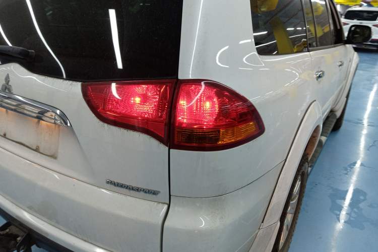 Used Mitsubishi Pajero Sport 2013 3.0L Automatic 4x4 Flagship Edition Exterior 6