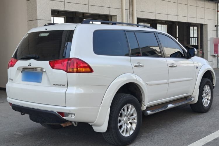 Used Mitsubishi Pajero Sport 2013 3.0L Automatic 4x4 Executive Edition Exterior 6