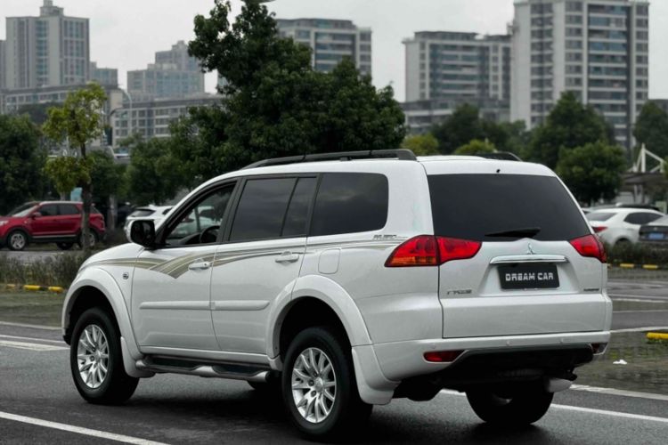 Used Mitsubishi Pajero Sport 2013 3.0L Automatic Two-Wheel Drive Luxury Edition Exterior 6