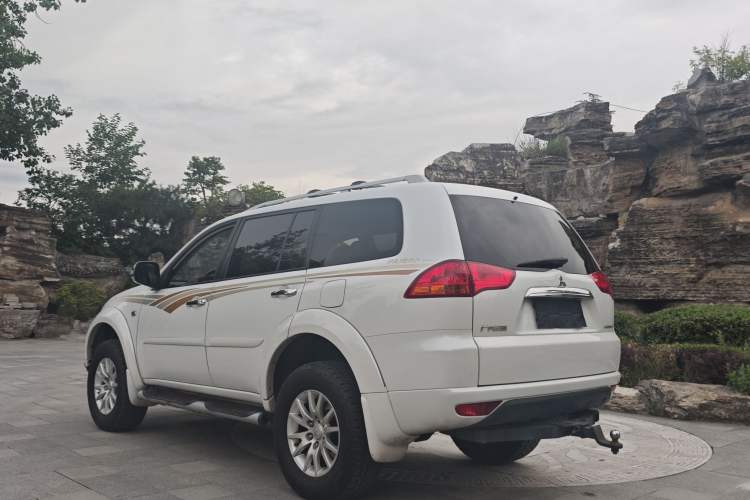 Used Mitsubishi Pajero Sport 2013 3.0L Automatic 4x4 Flagship Edition Exterior 6