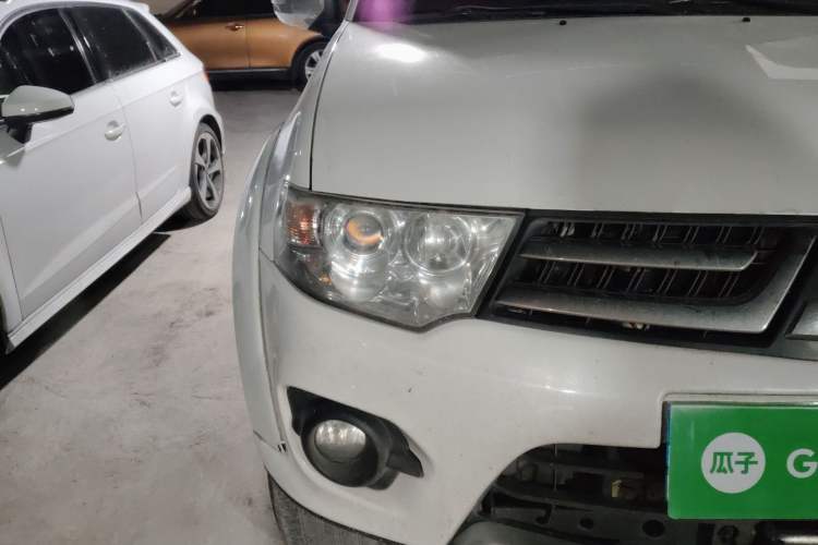 Used Mitsubishi Pajero Sport 2013 3.0L Automatic 4x4 Executive Edition Exterior 6