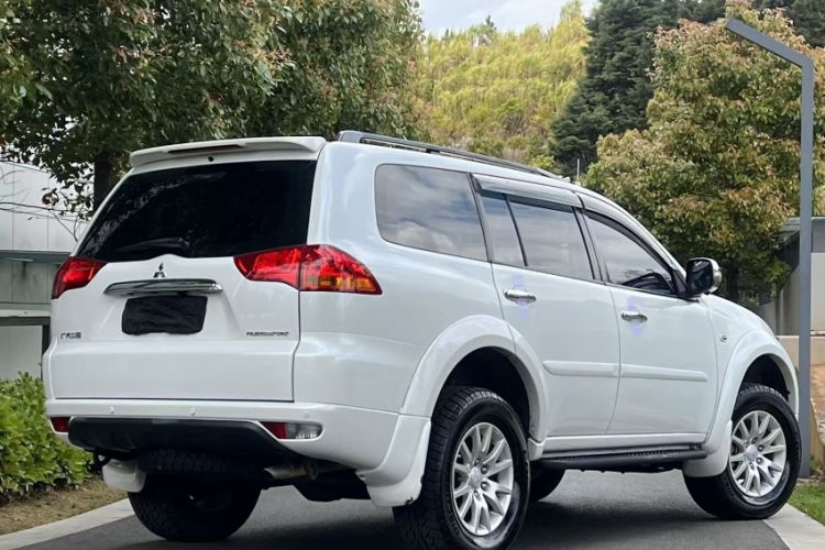 Used Mitsubishi Pajero Sport 2013 3.0L Automatic 4x4 Executive Edition Exterior 6