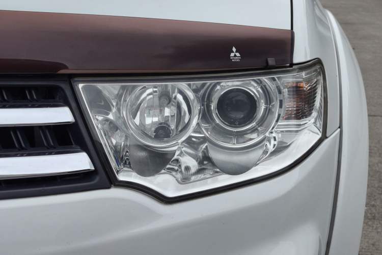 Used Mitsubishi Pajero Sport 2013 3.0L Automatic 4x4 Executive Edition Exterior 6