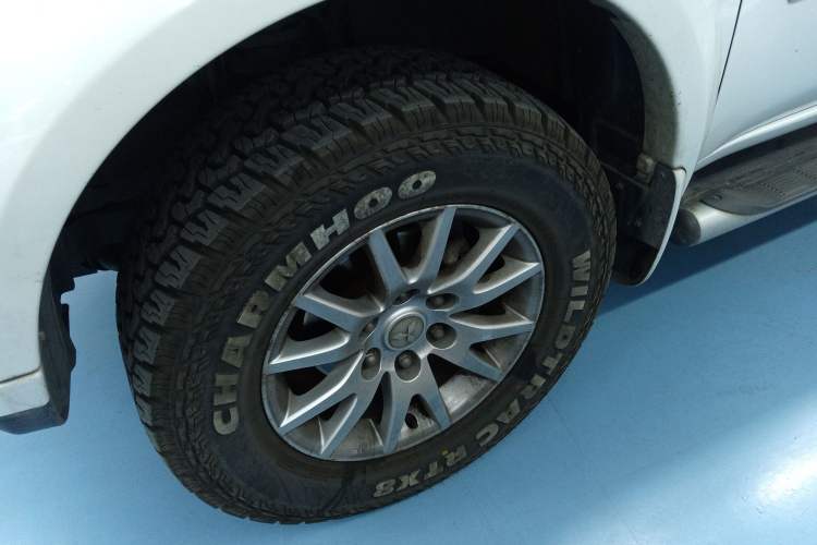 Used Mitsubishi Pajero Sport 2013 3.0L Automatic 4x4 Flagship Edition Exterior 7
