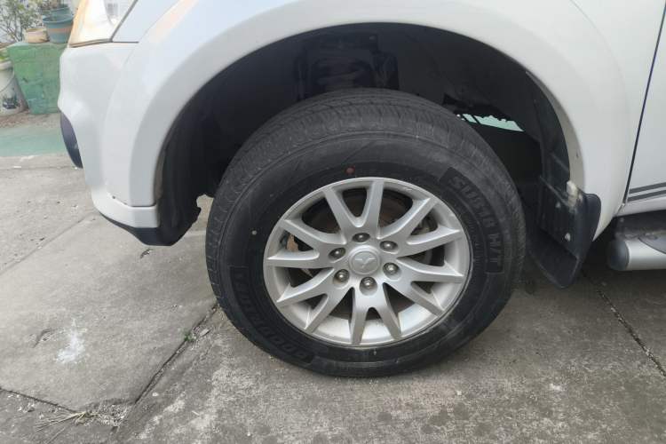 Used Mitsubishi Pajero Sport 2013 2.4L Manual Two-Wheel Drive Comfort Edition Exterior 7