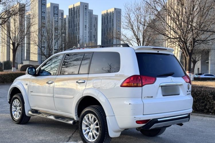 Used Mitsubishi Pajero Sport 2013 3.0L Automatic Two-Wheel Drive Luxury Edition Exterior 7