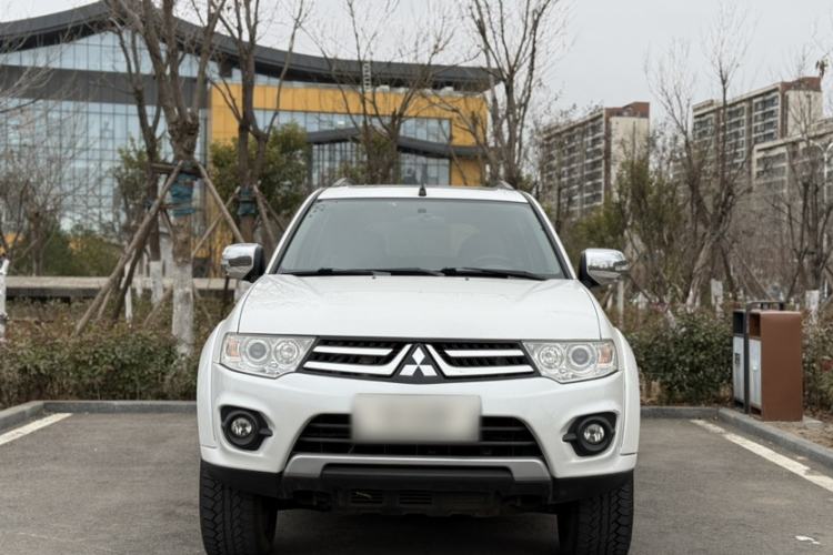 Used Mitsubishi Pajero Sport 2013 3.0L Automatic Two-Wheel Drive Luxury Edition Exterior 8