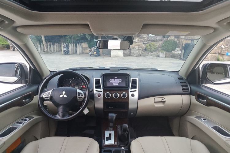 Used Mitsubishi Pajero Sport 2013 3.0L Automatic 4x4 Flagship Edition Exterior 9