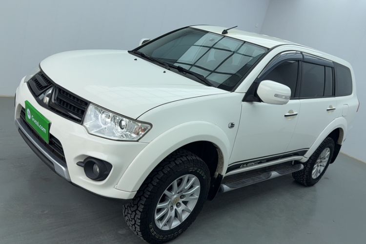 Used Mitsubishi Pajero Sport 2013 2.4L Manual Two-Wheel Drive Comfort Edition Exterior 9