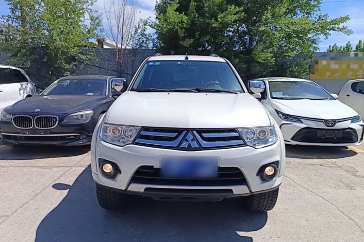 Used Mitsubishi Pajero Sport 2013 3.0L Automatic 4x4 Executive Edition Front