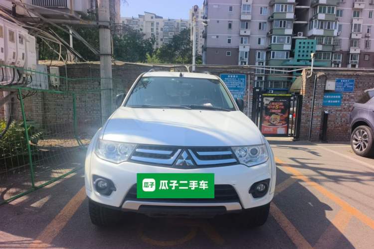 Used Mitsubishi Pajero Sport 2013 3.0L Automatic 4x4 Executive Edition Front