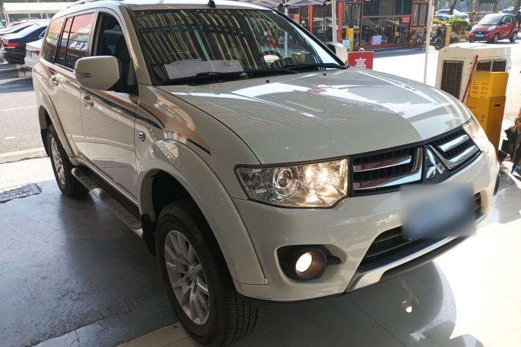 Used Mitsubishi Pajero Sport 2013 2.4L Manual Two-Wheel Drive Comfort Edition Front Right 45 Deg