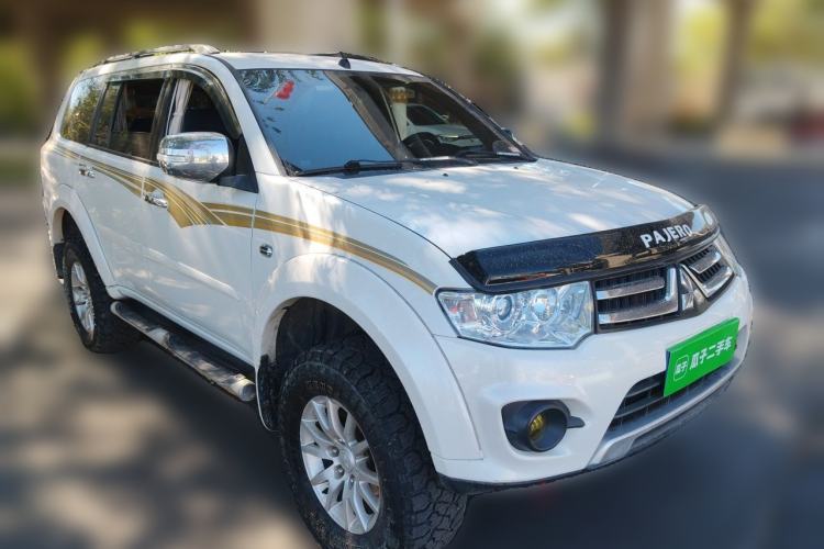 Used Mitsubishi Pajero Sport 2013 3.0L Automatic 4x4 Executive Edition Front Right 45 Deg