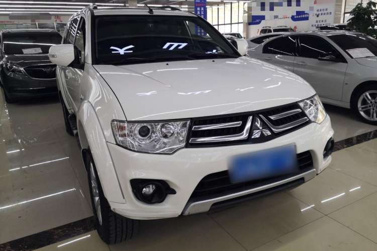 Used Mitsubishi Pajero Sport 2013 3.0L Automatic Two-Wheel Drive Luxury Edition Front Right 45 Deg