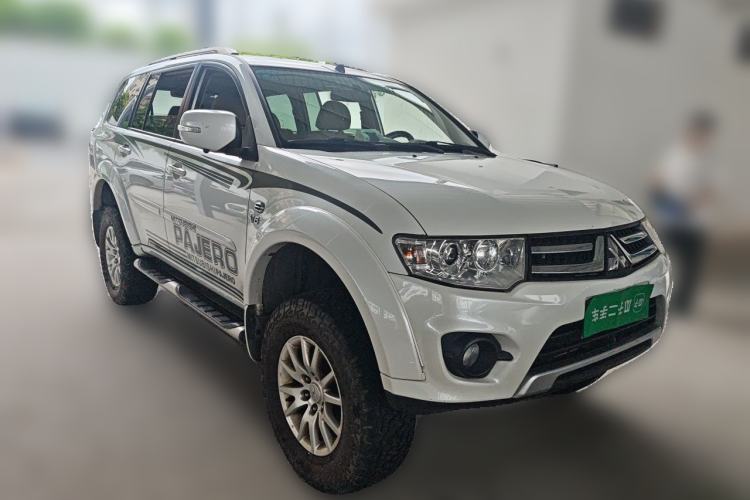 Used Mitsubishi Pajero Sport 2013 3.0L Automatic Two-Wheel Drive Luxury Edition Front Right 45 Deg