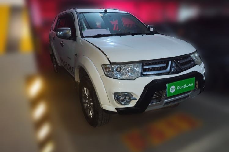 Used Mitsubishi Pajero Sport 2013 2.4L Manual Two-Wheel Drive Comfort Edition Front Right 45 Deg