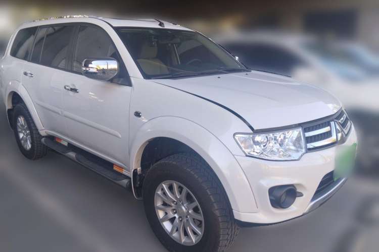 Used Mitsubishi Pajero Sport 2013 3.0L Automatic 4x4 Flagship Edition Front Right 45 Deg