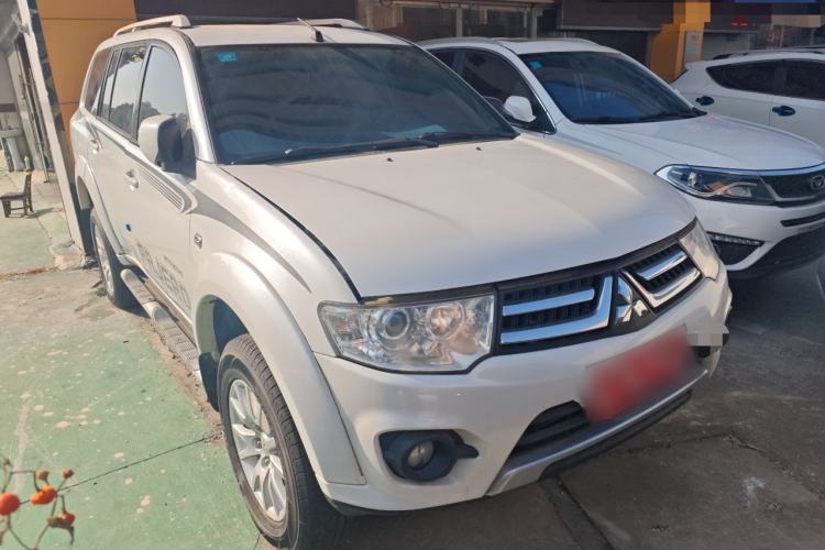 Used Mitsubishi Pajero Sport 2013 2.4L Manual Two-Wheel Drive Comfort Edition Front Right 45 Deg