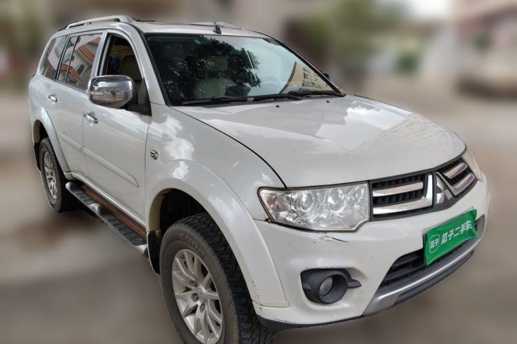 Used Mitsubishi Pajero Sport 2013 3.0L Automatic 4x4 Flagship Edition Front Right 45 Deg