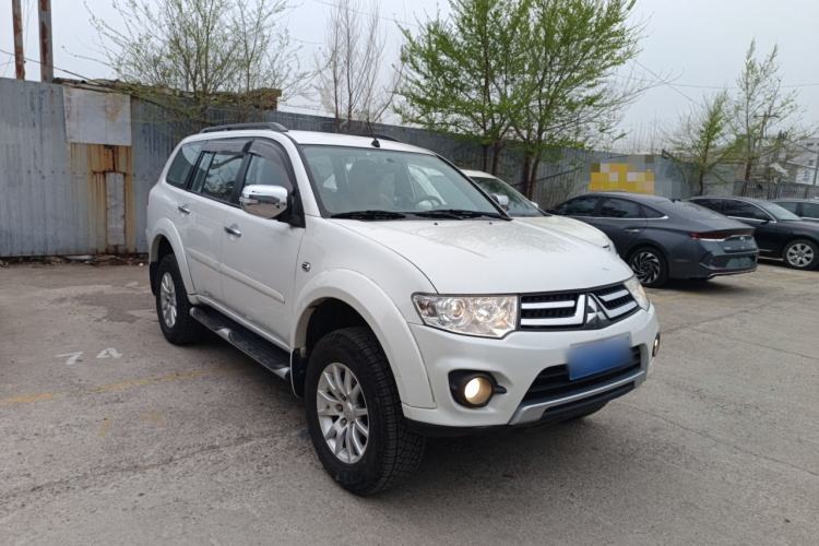 Used Mitsubishi Pajero Sport 2013 3.0L Automatic 4x4 Executive Edition Front Right 45 Deg
