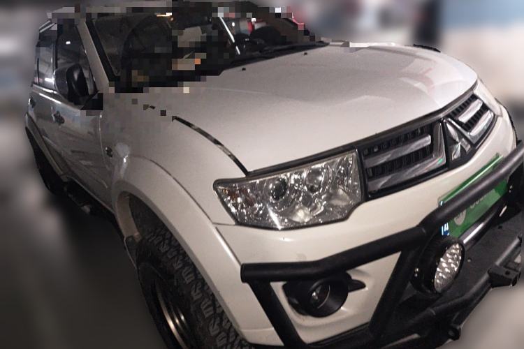 Used Mitsubishi Pajero Sport 2013 3.0L Automatic 4x4 Flagship Edition Front Right 45 Deg